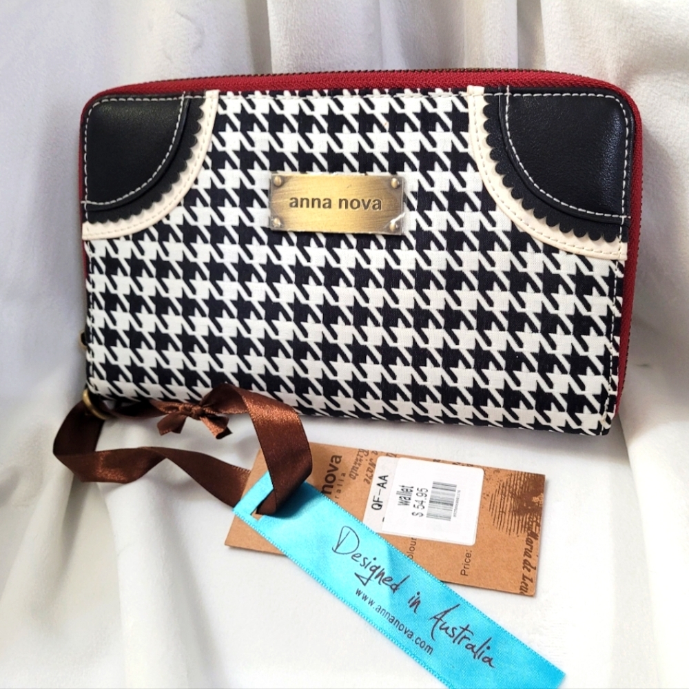 Anna Nova Houndstooth Clutch/Wristlet - NWT